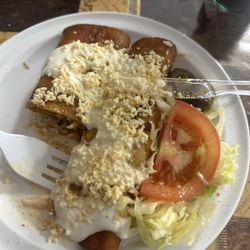 Enchiladas Rojas Pollo,  I have to say the food did not disappoint, food was on point, hot and delicious