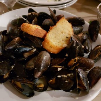 Drift 82 - Mussels in Garlic White Wine Sauce - New American Near Me - Patchogue, New York