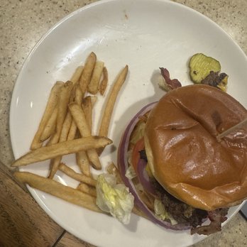 Applebee's Grill + Bar - Dirty plates - Sports Bars Near Me - Lancaster, South Carolina Applebee's Grill + Bar - Dirty plates - Sports Bars Near Me - Lancaster, South Carolina
