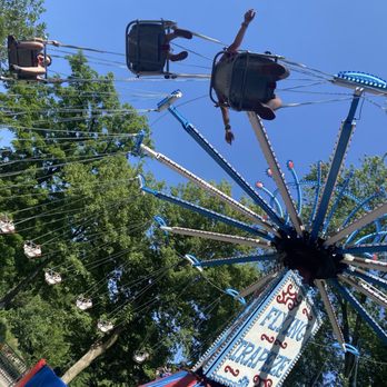Dutch Wonderland - Swing ride - Amusement Parks Near Me - Lancaster, Pennsylvania