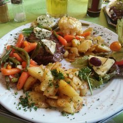 Naumann's Restaurant & Hotel Zur Scharfen Ecke - Rumpsteak mit Kräuterbutter, dazu Gemüse und Bratkartoffeln