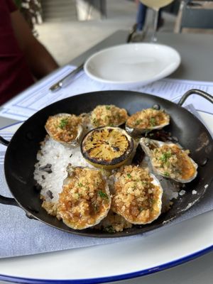Roberto's Deluxe Oysters and Fine Fish by null