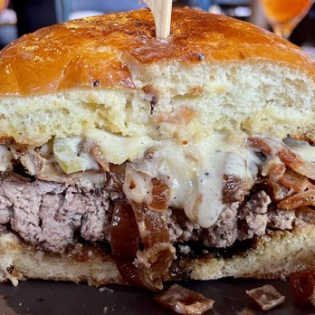 1852 on Austin - 1852 Burger - Comfort Food Near Me - Jefferson, Texas