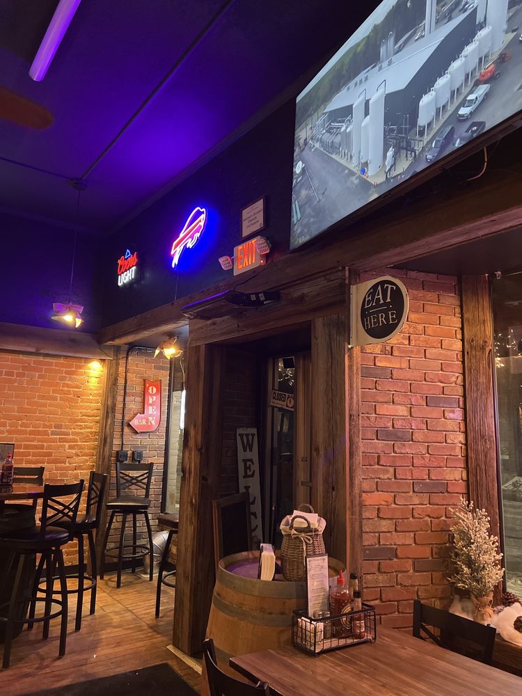 Hometown Bar And Grill Logo
