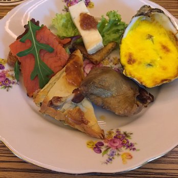 Moeders - Modern European Near Me - Amsterdam, New Hampshire