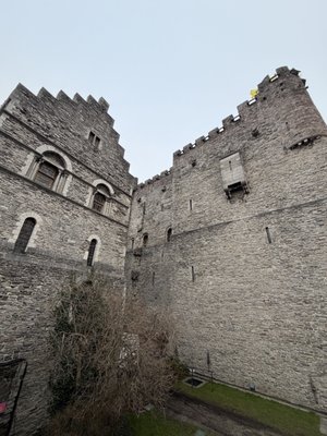 Castle of the Counts by null