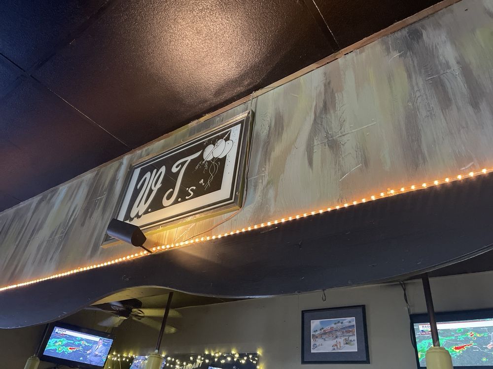 W T's Restaurant & Lounge Logo