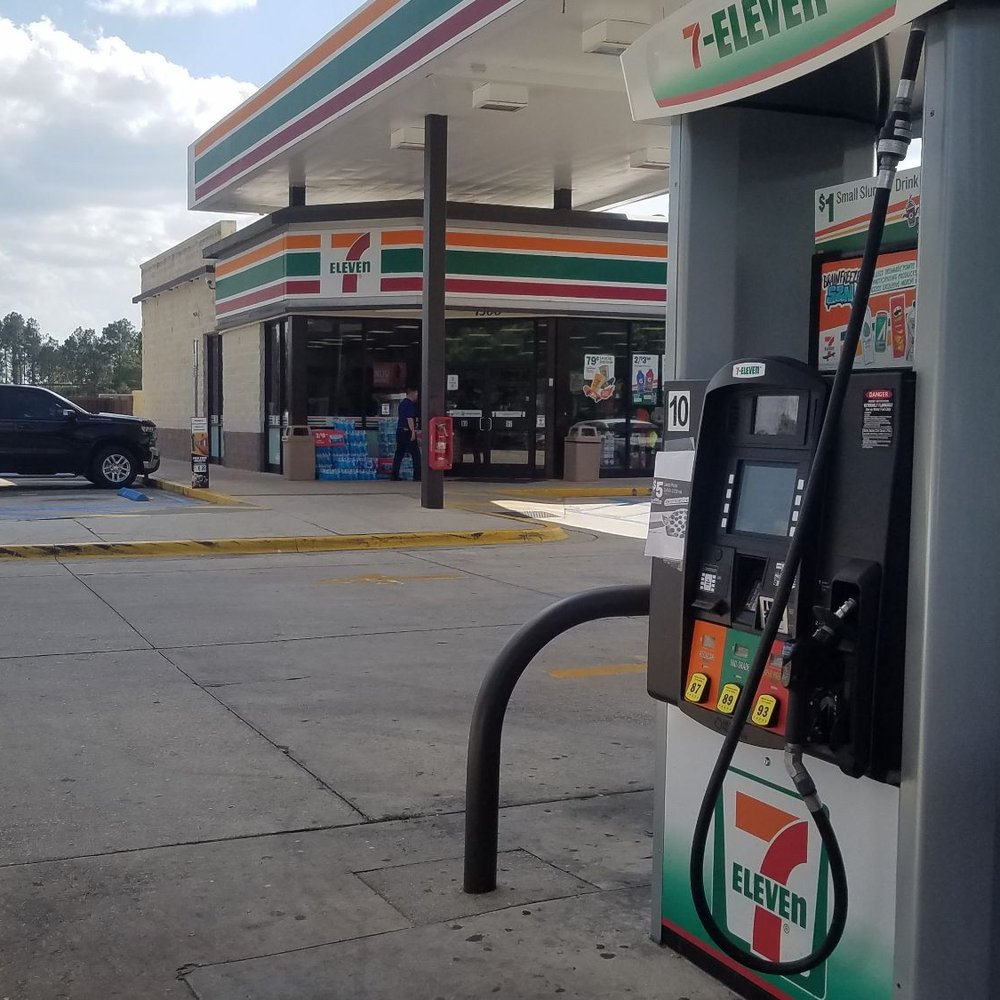 7-Eleven - a gas pump at a gas station - Convenience Stores Near Me - Sanford, Florida