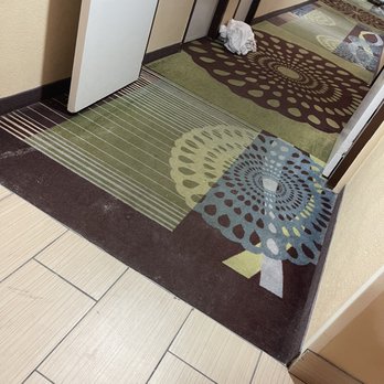 Emerald Beach Hotel - Hallway carpet dirty not being tended to or vacuumed - Hotels Near Me - Corpus Christi, Texas Emerald Beach Hotel - Hallway carpet dirty not being tended to or vacuumed - Hotels Near Me - Corpus Christi, Texas