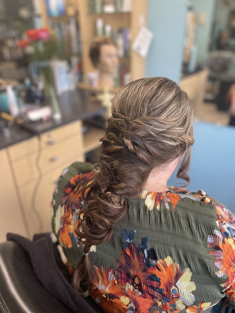 Vibe Salon & Spa Logo