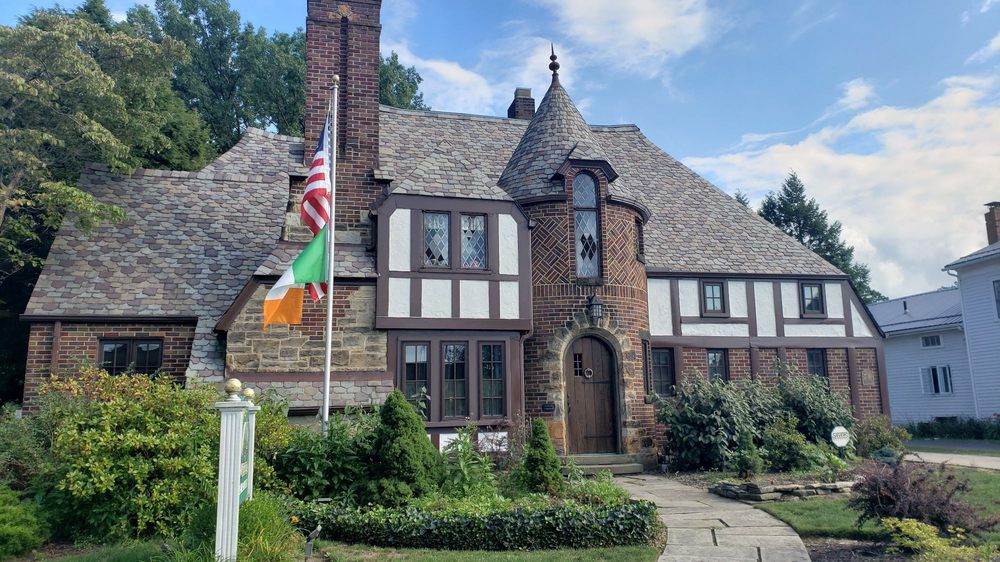 FITZGERALD’S IRISH BED & BREAKFAST Updated July 2024 47 Mentor Ave