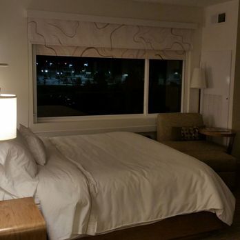 Element West Des Moines - Luxurious king size bed - Hotels Near Me - West Des Moines, Iowa