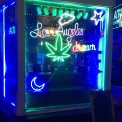 Smokers Culture Smoke Shop - Best head shop on Melrose best prices on Bongs and pipes glass ware Dapper ect!!!!!