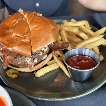 Oxford House Tavern - Black and blue burger - Salad Near Me - Oxford, Connecticut Oxford House Tavern - Black and blue burger - Salad Near Me - Oxford, Connecticut