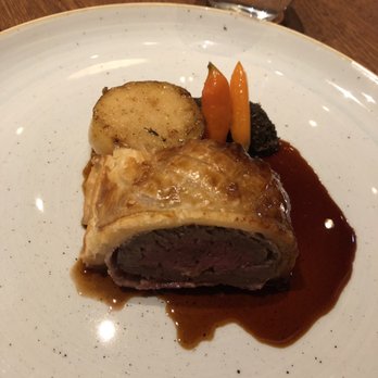 Chandelier - Beef Wellington, carrots and potatoes - Portuguese Near Me - Ponta Delgada, 20 Chandelier - Beef Wellington, carrots and potatoes - Portuguese Near Me - Ponta Delgada, 20