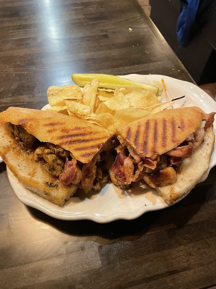 GENOVA’S PIZZA & RESTAURANT Updated October 2024 13 Photos & 40