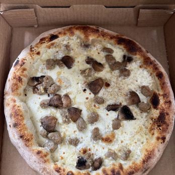 Nabilo’s Pizza - White mushrooms and sausage - Food Trucks Near Me - Cape Coral, Florida Nabilo’s Pizza - White mushrooms and sausage - Food Trucks Near Me - Cape Coral, Florida