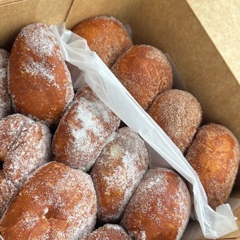 Leonard's Bakery - Cinnamon sugar, sugar & custard-filled. - Food Trucks Near Me - Kaneohe, Hawaii