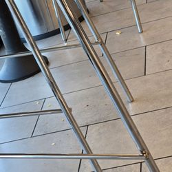Dunkin' - Messy floor