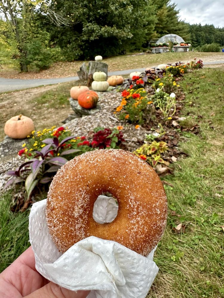 Carver Hill Orchards Logo