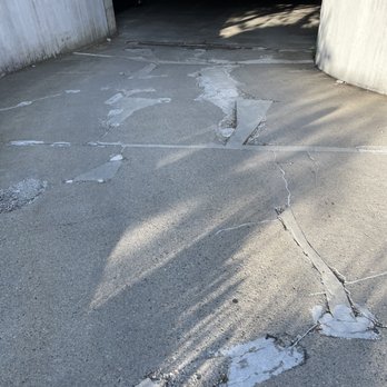 Hilton Boston/Dedham - Dilapidated Concrete Parking Garage - Hotels Near Me - Dedham, Massachusetts
