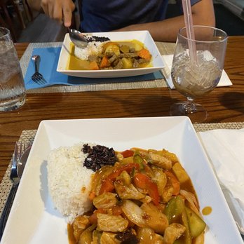 Ruan Thai Cuisine - Yellow curry Sweet and Sour Dinner - Thai Near Me - Savannah, Georgia