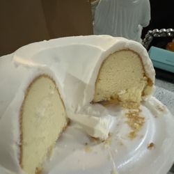 I just purchased the small whole lemon pound cake and it was amazing. One of the best cakes I've ever had.