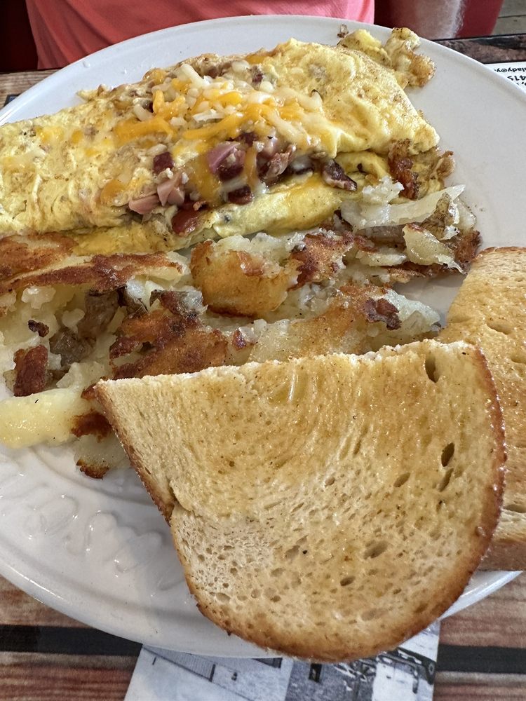 FOUR CORNERS’ DINER 25 Photos & 53 Reviews 231 E St Clair, Romeo