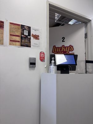 Lucky's Pizza by null