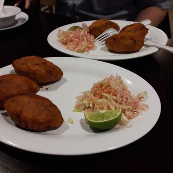 Pupuseria La Familiar - Pastelitos (de pollo o res) - Salvadoran Near Me - Wheaton, Maryland
