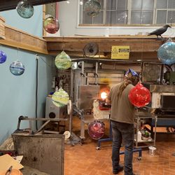 Les Trois Corbeaux - The glass blowing studio