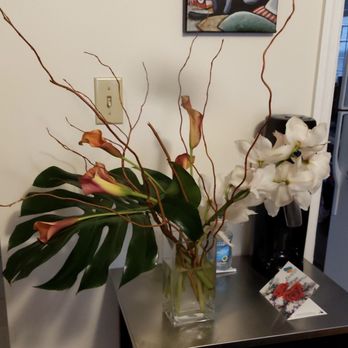 Geno's Flowers - Very sad arrangement. This would have been great had the vase been taller so the stems would actually fit. - Florists Near Me - Falls Church, Virginia