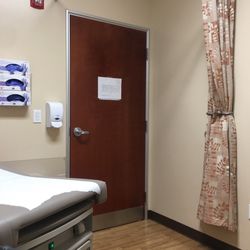 Omni Family Health | Panama Lane - Patient room