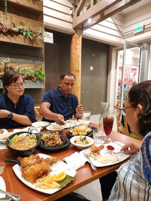 Max's Restaurant, Cuisine of the Philippines by null