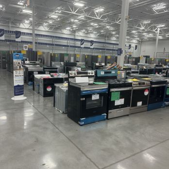 Lowe's - Inside of store - washers dryers stoves refrigerators - Electronics Near Me - Meriden, Connecticut