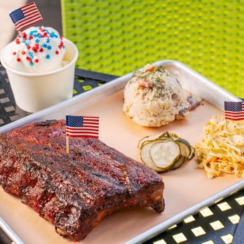 Pier i Cafe - BBQ ribs, cold drinks, and Hudson River views make Pier i Café a go-to outdoor café for weekend hangs. - American Near Me - New York, New York