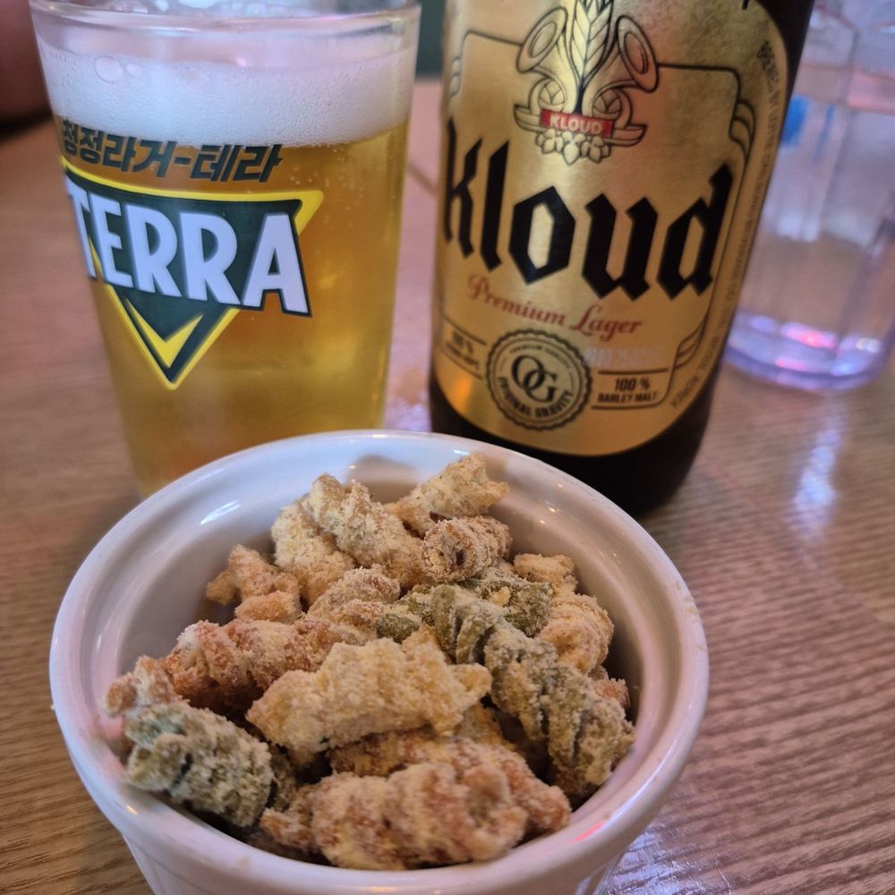 BBQ Chicken & Pub - Kloud beer 500ml - very easy, very mild hops. Complimentary cheese-dusted crispy pasta. - Korean Near Me - Coquitlam, British Columbia BBQ Chicken & Pub - Kloud beer 500ml - very easy, very mild hops. Complimentary cheese-dusted crispy pasta. - Korean Near Me - Coquitlam, British Columbia