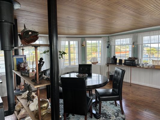 The Newport Belle, Riverboat Bed and Breakfast by null