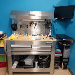 El Taller Smartphone Repair Shop - Smartphone bench