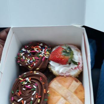 Gencarelli's Bakery - Chocolate cupcakes, cheese cake, strawberry shortcake...yayyyyy! - Bakeries Near Me - Bloomfield, New Jersey