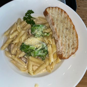 Cafesano - Chicken Alfredo - Mediterranean Near Me - Dulles, Virginia