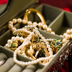 Matheu's Fine Watches & Jewelry - We buy Gold and Estate Jewelry