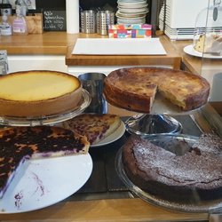Karl, Günter und Marie - Kuchentheke