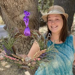 Life Under The Oaks Lavender Farm - Signed up for a wreath making class, we could use lavender or other dried flowers