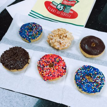 Winchell's Donut House - Donuts Near Me - Pasadena, California