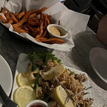Moonstone Beach Bar & Grill - Calamari Frita and Seafood Cakes - Seafood Near Me - Cambria, California