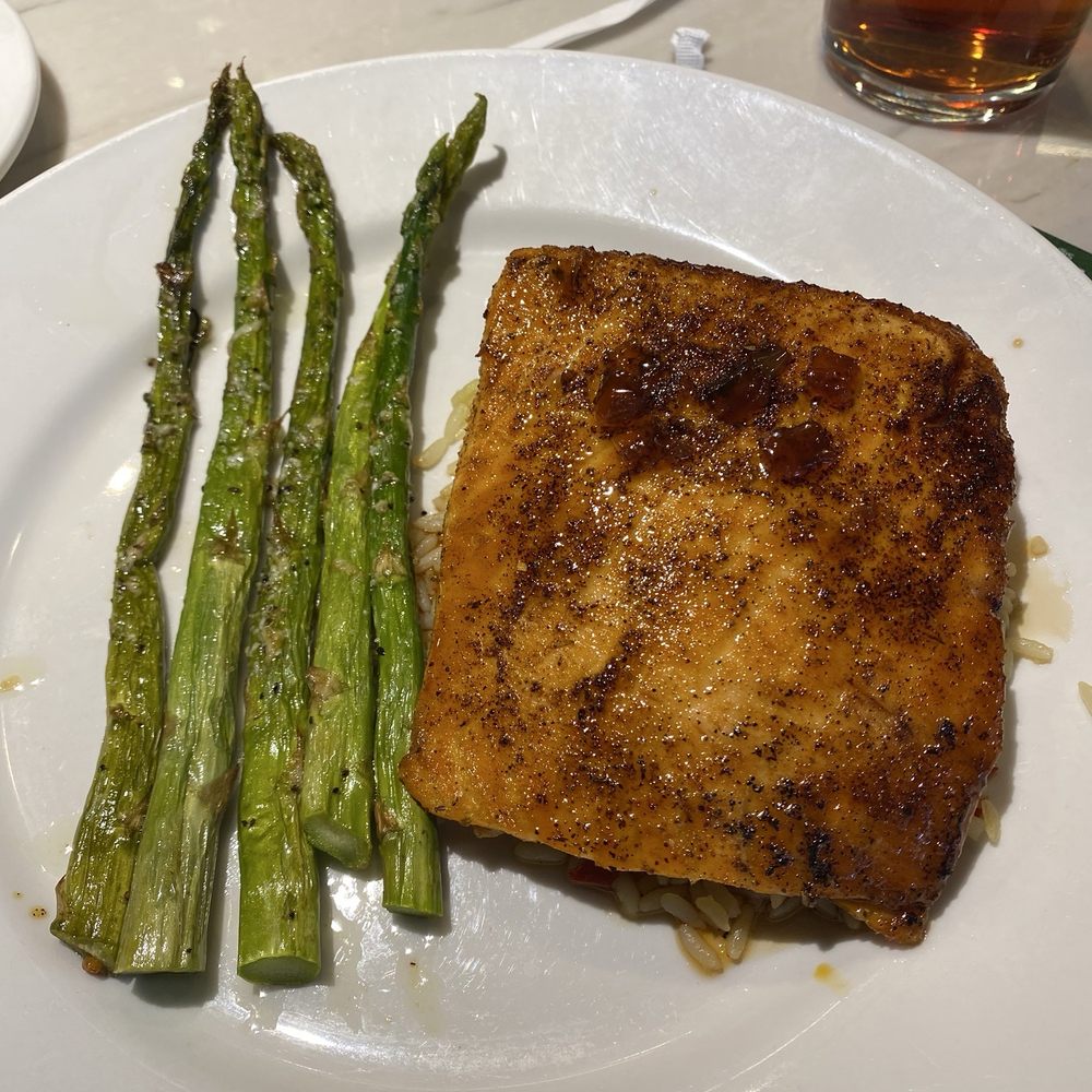 Riverside Grille - Salmon with asparagus - American Near Me - Beaumont, Texas Riverside Grille - Salmon with asparagus - American Near Me - Beaumont, Texas