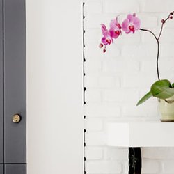 The Vagabond's House - Fresh Flowers in every room!