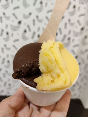 Via Gelato by null