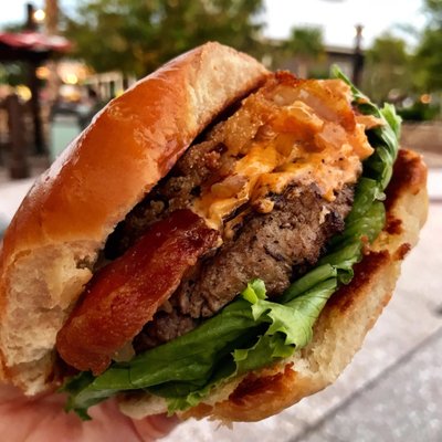 D-Luxe Burger by null